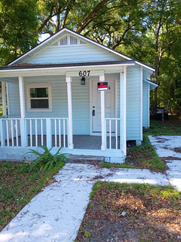 607 Raleigh St — Photo 2