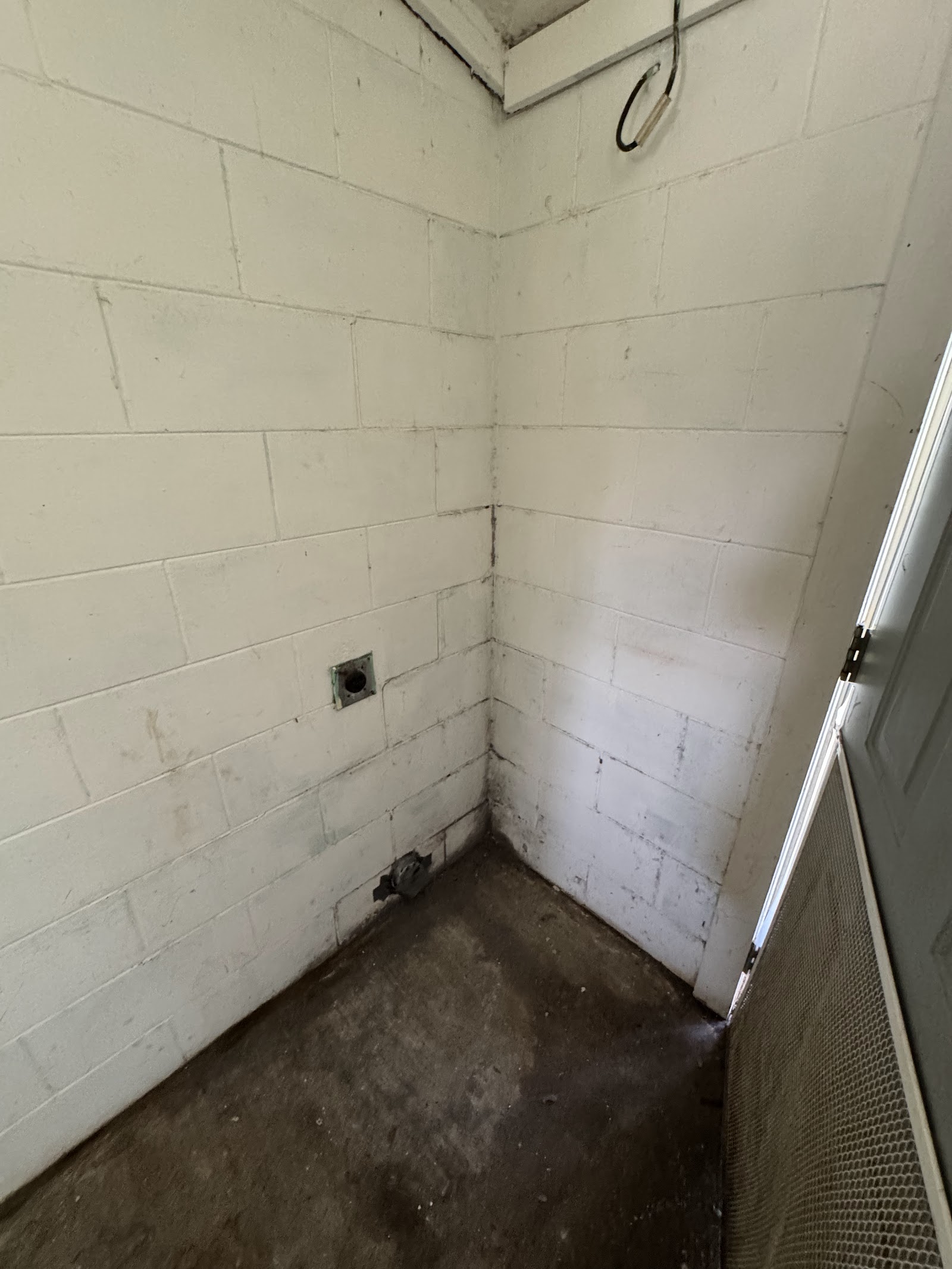 711 Montreville Ave — Photo 41