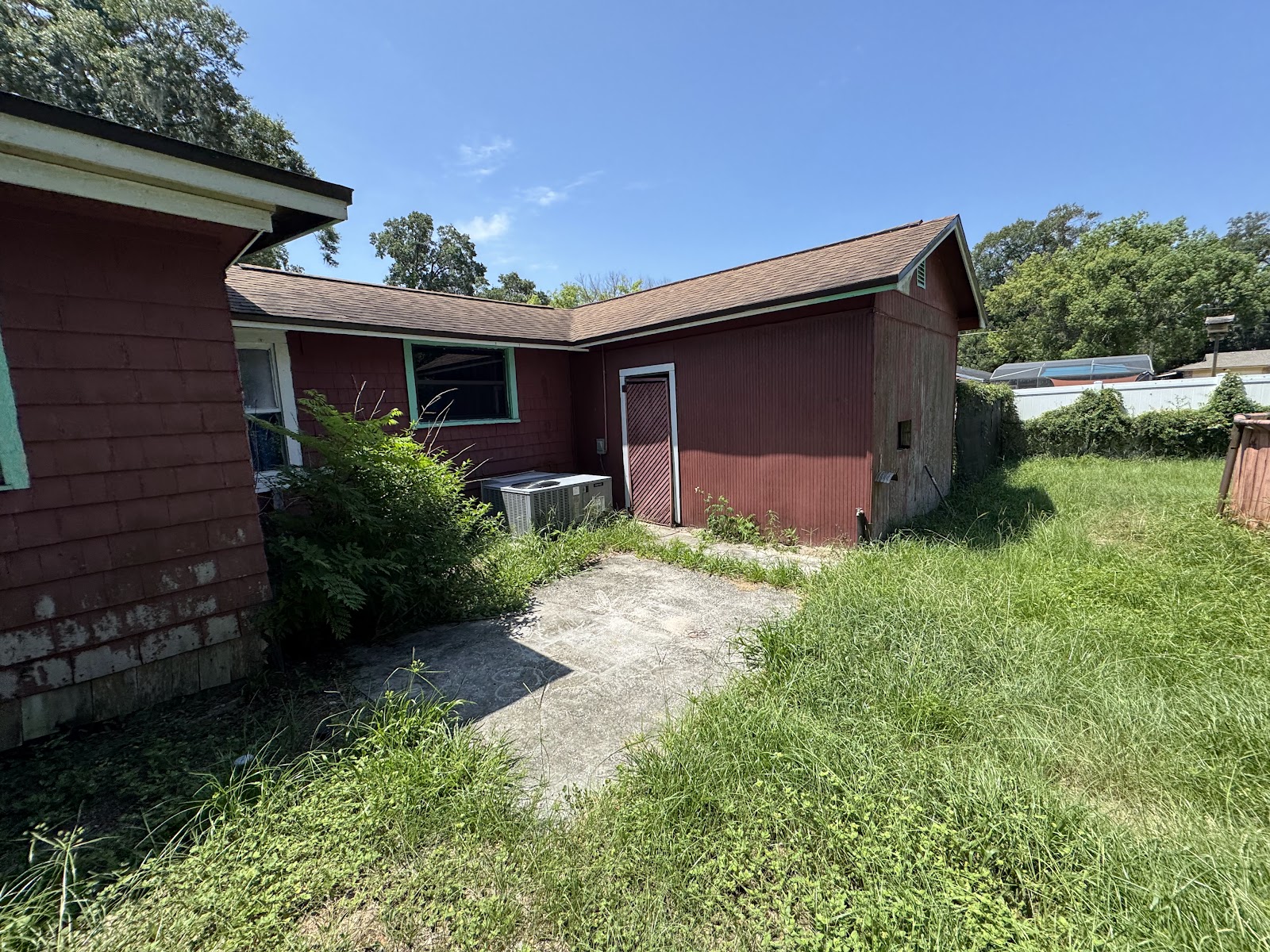 711 Montreville Ave — Photo 4