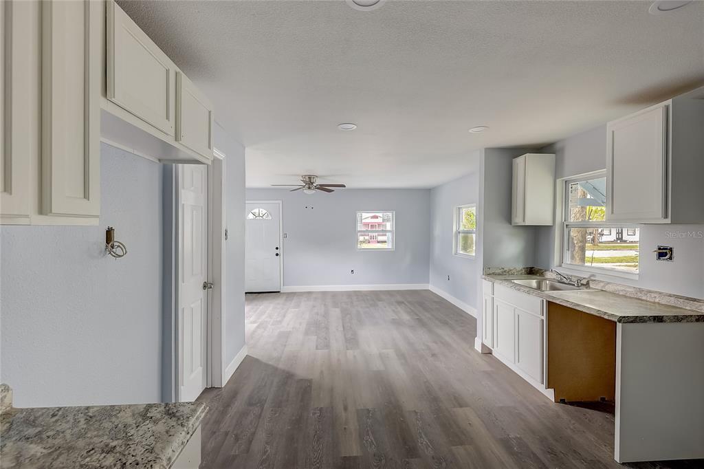 607 Raleigh St — Photo 10